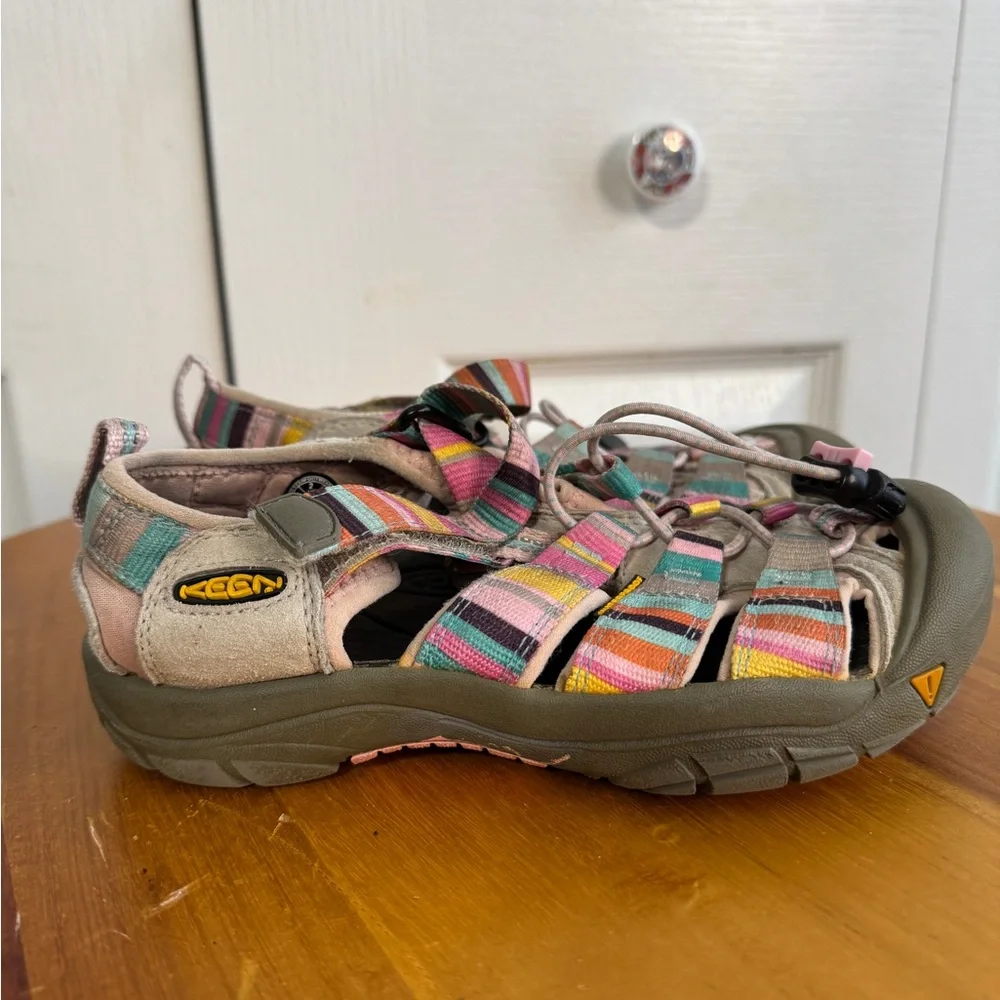Keen‎ Newport H2 multicolored striped hiking sandals size 2